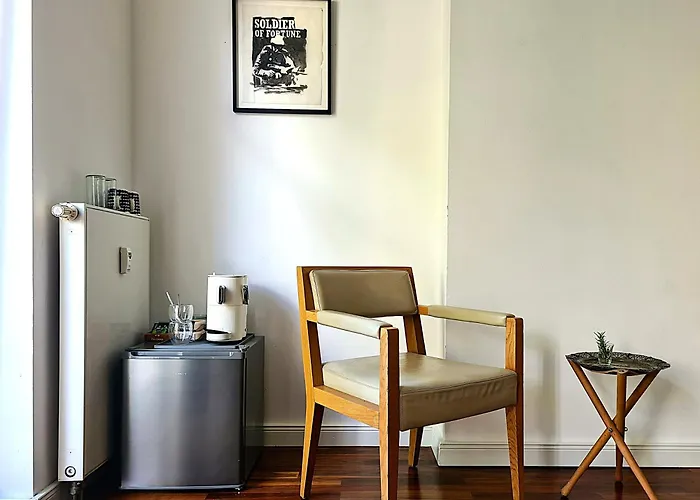 Rum i privatbostad 1A-Lage, 2 Gaestezimmer Mit Privatbad & Balkon -- Super Central, 2 Guestrooms With Private Bathroom & Balcony In Shared Loft Appartement *