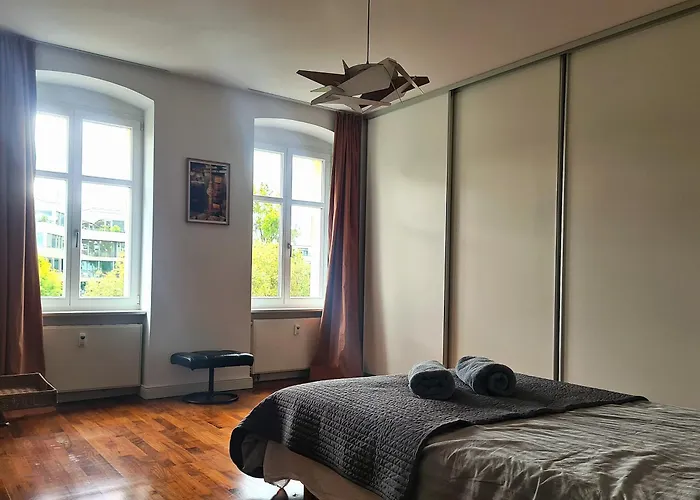 Rum i privatbostad 1A-Lage, 2 Gaestezimmer Mit Privatbad & Balkon -- Super Central, 2 Guestrooms With Private Bathroom & Balcony In Shared Loft Appartement Berlin