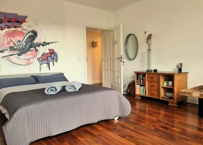 Rum i privatbostad 1A-Lage, 2 Gaestezimmer Mit Privatbad & Balkon -- Super Central, 2 Guestrooms With Private Bathroom & Balcony In Shared Loft Appartement *