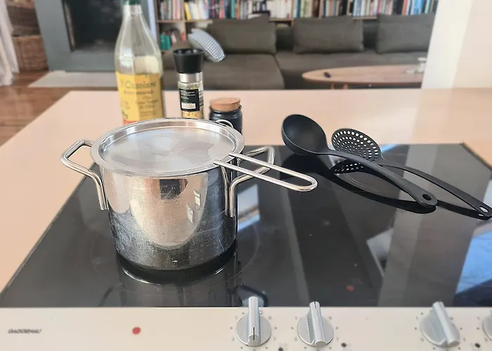 Rum i privatbostad 1A-Lage, 2 Gaestezimmer Mit Privatbad & Balkon -- Super Central, 2 Guestrooms With Private Bathroom & Balcony In Shared Loft Appartement