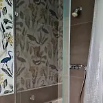 Homestay 1a-lage, 2 Gaestezimmer Mit Privatbad & Balkon -- Super Central, 2 Guestrooms With Private Bathroom & Balcony In Shared Loft
