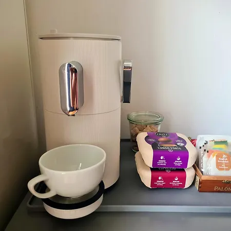 1A-Lage, Blick - 2 Gaestezimmer, Privatbad & Balkon-- Super Central, View - 2 Guestrooms, Private Bathroom & Balcony Homestay *