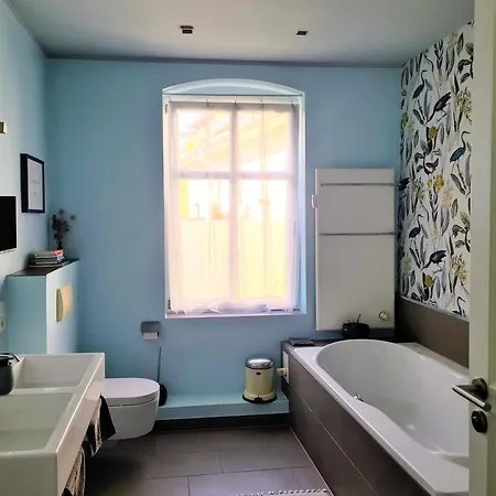 Проживание в семье 1a-lage, 2 Gaestezimmer Mit Privatbad & Balkon -- Super Central, 2 Guestrooms With Private Bathroom & Balcony In Shared Loft