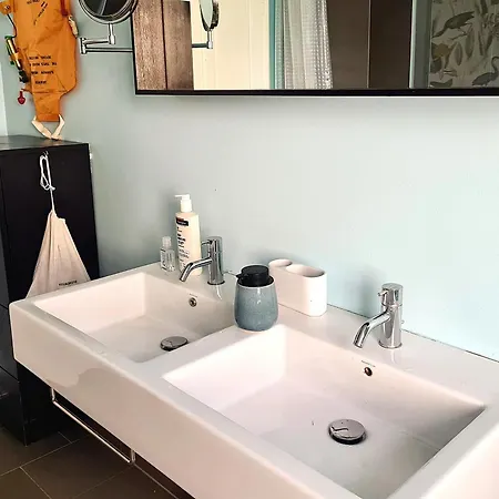 1a-lage, 2 Gaestezimmer Mit Privatbad & Balkon -- Super Central, 2 Guestrooms With Private Bathroom & Balcony In Shared Loft Проживание в семье Берлин