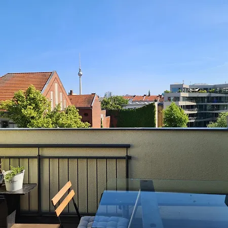 1a-lage, 2 Gaestezimmer Mit Privatbad & Balkon -- Super Central, 2 Guestrooms With Private Bathroom & Balcony In Shared Loft