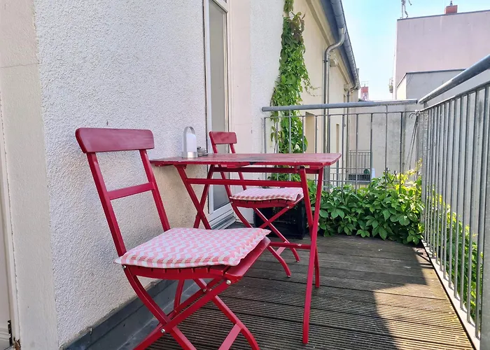 1A-Lage, 2 Gaestezimmer Mit Privatbad & Balkon -- Super Central, 2 Guestrooms With Private Bathroom & Balcony In Shared Loft Appartement Berlin