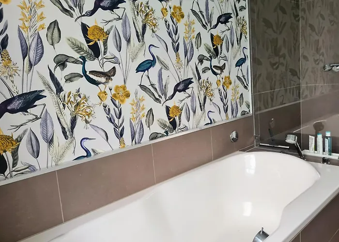 1A-Lage, 2 Gaestezimmer Mit Privatbad & Balkon -- Super Central, 2 Guestrooms With Private Bathroom & Balcony In Shared Loft Appartement *