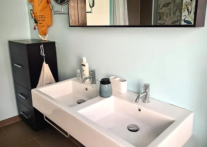 1A-Lage, 2 Gaestezimmer Mit Privatbad & Balkon -- Super Central, 2 Guestrooms With Private Bathroom & Balcony In Shared Loft Appartement منزل للإقامة برلين