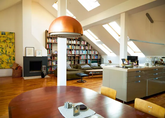 Pansiyon 1A-Lage, 2 Gaestezimmer Mit Privatbad & Balkon -- Super Central, 2 Guestrooms With Private Bathroom & Balcony In Shared Loft Appartement *