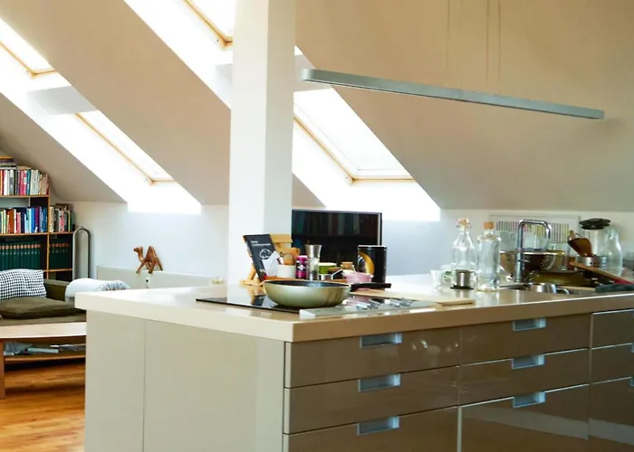 Pansiyon 1A-Lage, 2 Gaestezimmer Mit Privatbad & Balkon -- Super Central, 2 Guestrooms With Private Bathroom & Balcony In Shared Loft Appartement