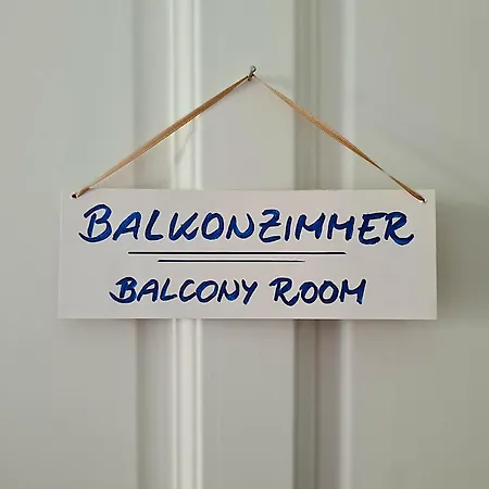 בית אירוח 1a-lage, 2 Gaestezimmer Mit Privatbad & Balkon -- Super Central, 2 Guestrooms With Private Bathroom & Balcony In Shared Loft
