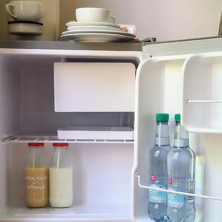 1A-Lage, 2 Gaestezimmer Mit Privatbad & Balkon -- Super Central, 2 Guestrooms With Private Bathroom & Balcony In Shared Loft Appartement *