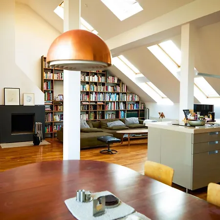 홈스테이 1A-Lage, 2 Gaestezimmer Mit Privatbad & Balkon -- Super Central, 2 Guestrooms With Private Bathroom & Balcony In Shared Loft Appartement *