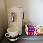 1a-lage, 2 Gaestezimmer Mit Privatbad & Balkon -- Super Central, 2 Guestrooms With Private Bathroom & Balcony In Shared Loft Quarto em Acomodações Particulares *