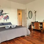 Quarto em Acomodações Particulares 1a-lage, 2 Gaestezimmer Mit Privatbad & Balkon -- Super Central, 2 Guestrooms With Private Bathroom & Balcony In Shared Loft *