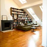 1a-lage, 2 Gaestezimmer Mit Privatbad & Balkon -- Super Central, 2 Guestrooms With Private Bathroom & Balcony In Shared Loft Berlim