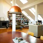 Quarto em Acomodações Particulares 1a-lage, 2 Gaestezimmer Mit Privatbad & Balkon -- Super Central, 2 Guestrooms With Private Bathroom & Balcony In Shared Loft *