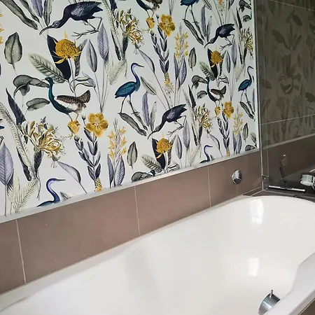 1a-lage, 2 Gaestezimmer Mit Privatbad & Balkon -- Super Central, 2 Guestrooms With Private Bathroom & Balcony In Shared Loft *