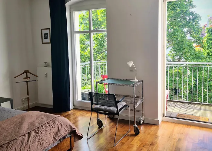 1A-LAGE, Blick - 2 großzügige Zimmer mit Balkon&Bad auf eigener Etage -- SUPER CENTRAL, view - 2 big rooms with balcony&bathroom Berlín