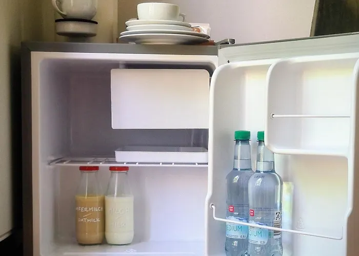 1a-lage, 2 Gaestezimmer Mit Privatbad & Balkon -- Super Central, 2 Guestrooms With Private Bathroom & Balcony In Shared Loft *