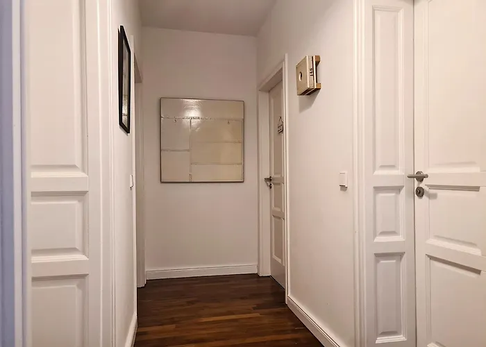 1a-lage, 2 Gaestezimmer Mit Privatbad & Balkon -- Super Central, 2 Guestrooms With Private Bathroom & Balcony In Shared Loft *